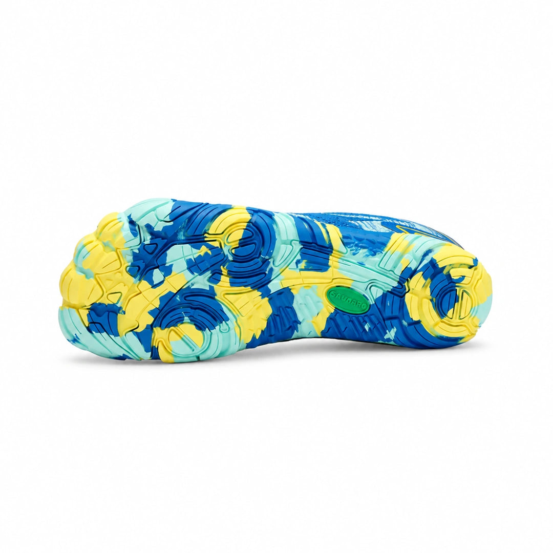 Suela de caucho flexible con diseño de camuflaje azul y amarillo para máxima tracción.
