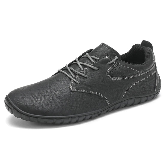 Zapatillas hombre de cuero negro Saguaro Noble IV, calzado ergonómico de estilo minimalista para uso diario en Chile.